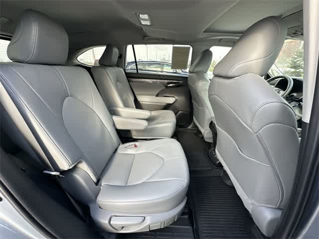 Thumbnail: 2024 Toyota Highlander - 25