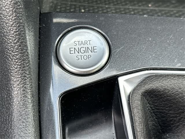 Thumbnail: 2022 Volkswagen Tiguan - 11