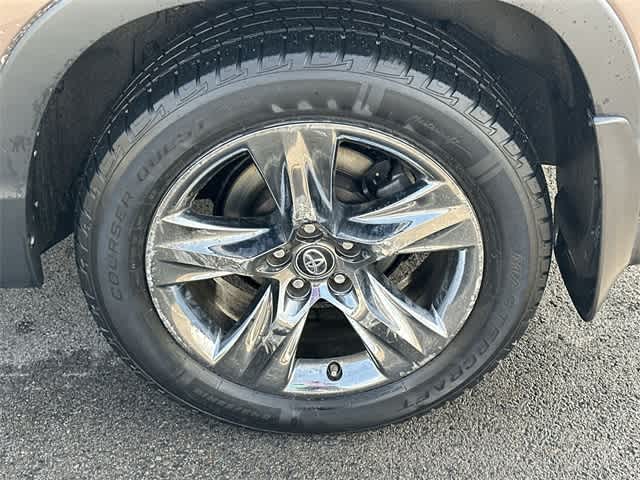 Thumbnail: 2017 Toyota Highlander - 5