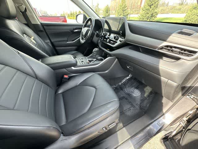 Thumbnail: 2023 Toyota Highlander - 22