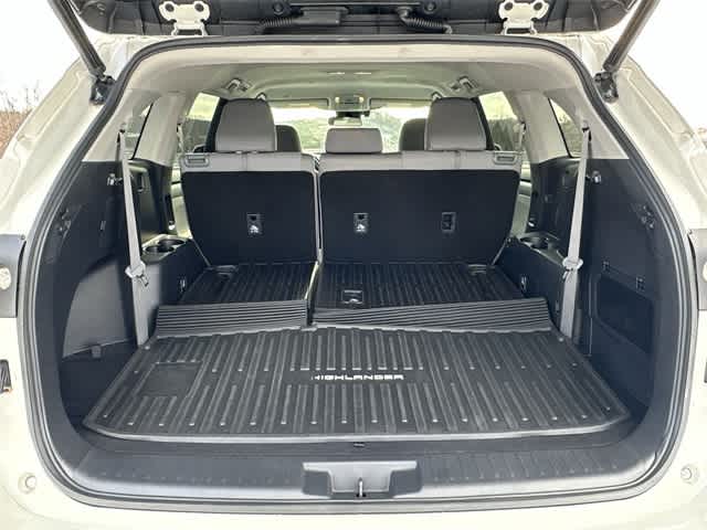 Thumbnail: 2021 Toyota Highlander - 25