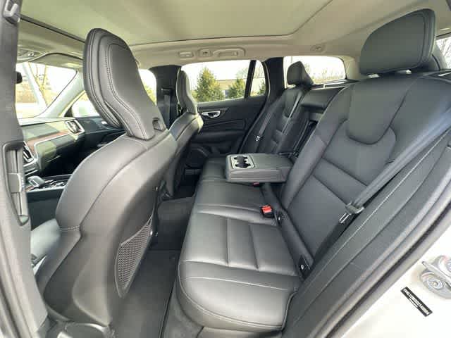 Thumbnail: 2025 Volvo S60 - 19