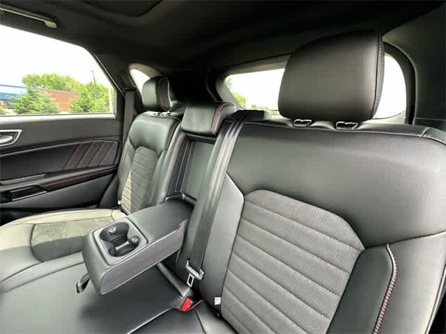 2022 Ford Edge  18