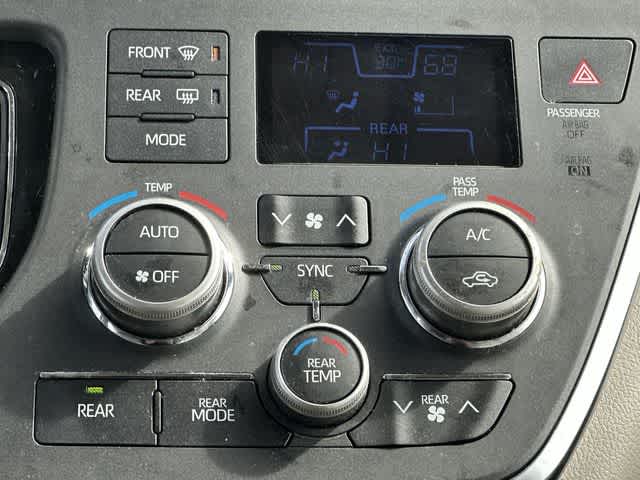 Thumbnail: 2018 Toyota Sienna - 15