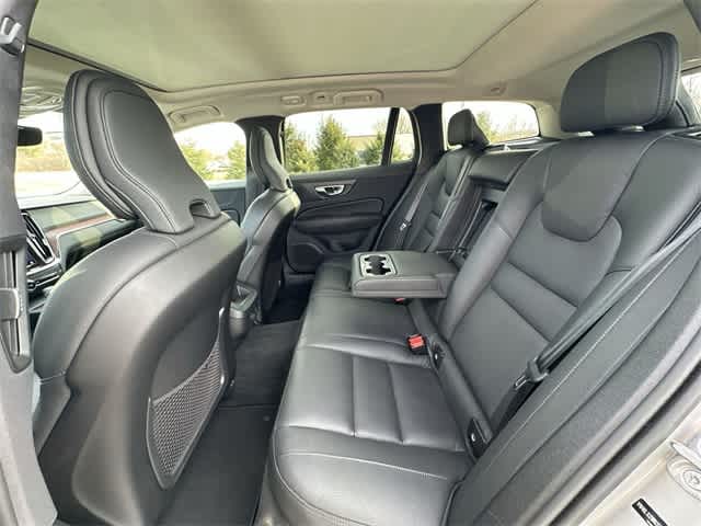 Thumbnail: 2025 Volvo S60 - 20