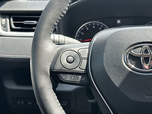Thumbnail: 2022 Toyota RAV4 - 9