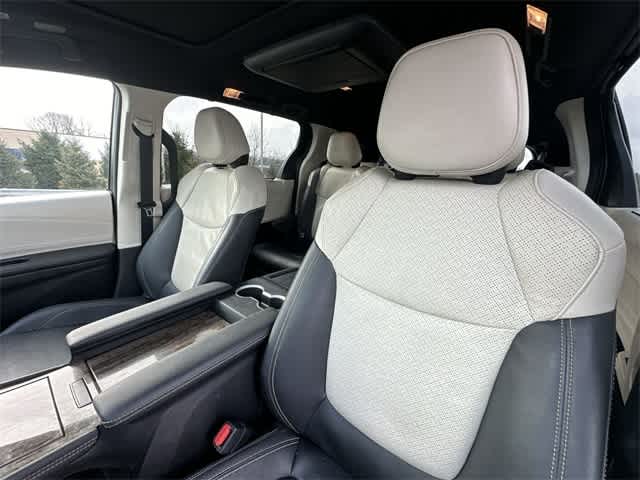Thumbnail: 2025 Toyota Sienna - 17
