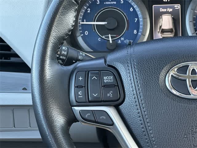 Thumbnail: 2020 Toyota Sienna - 9