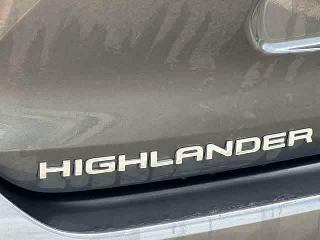 Thumbnail: 2023 Toyota Highlander - 20