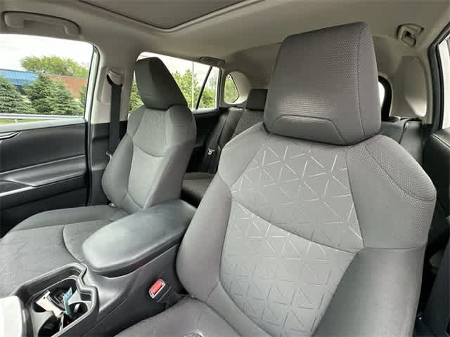 2021 Toyota RAV4 XLE 16