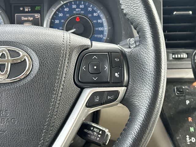 Thumbnail: 2018 Toyota Sienna - 10
