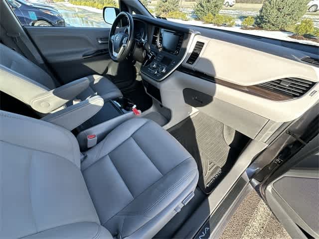 Thumbnail: 2020 Toyota Sienna - 22