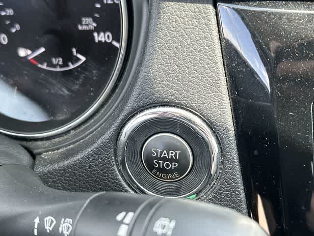 Thumbnail: 2016 Nissan Rogue - 10