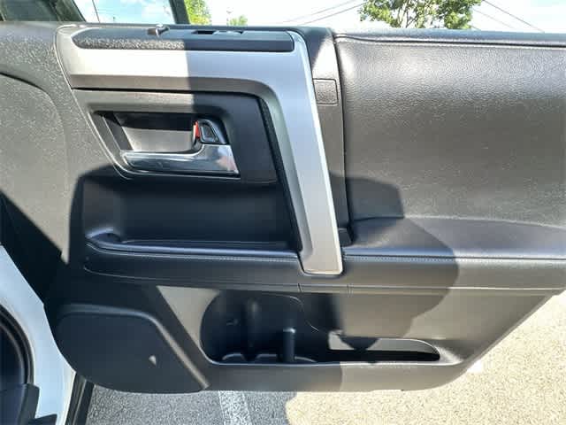 Thumbnail: 2022 Toyota 4Runner - 23