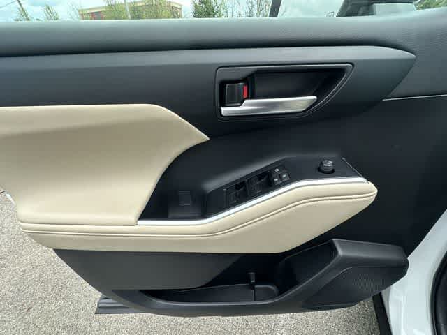 Thumbnail: 2023 Toyota Highlander - 18