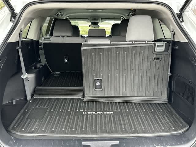 Thumbnail: 2023 Toyota Highlander - 24