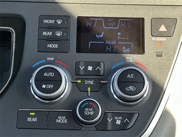 Thumbnail: 2020 Toyota Sienna - 15