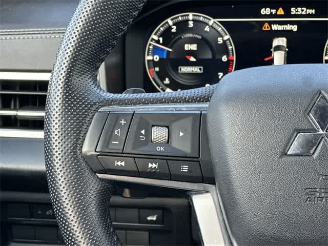 Thumbnail: 2023 Mitsubishi Outlander - 8