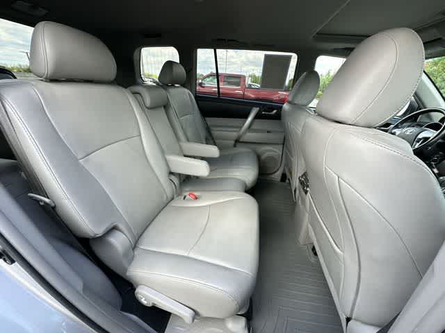 Thumbnail: 2012 Toyota Highlander - 23