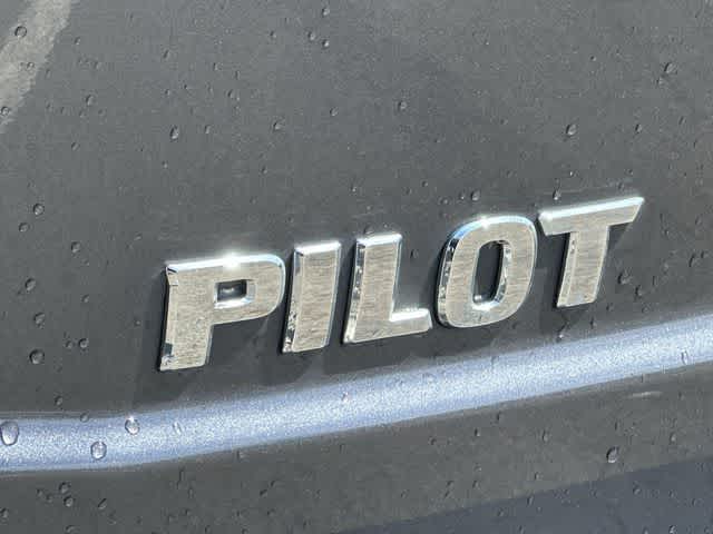 Thumbnail: 2015 Honda Pilot - 17