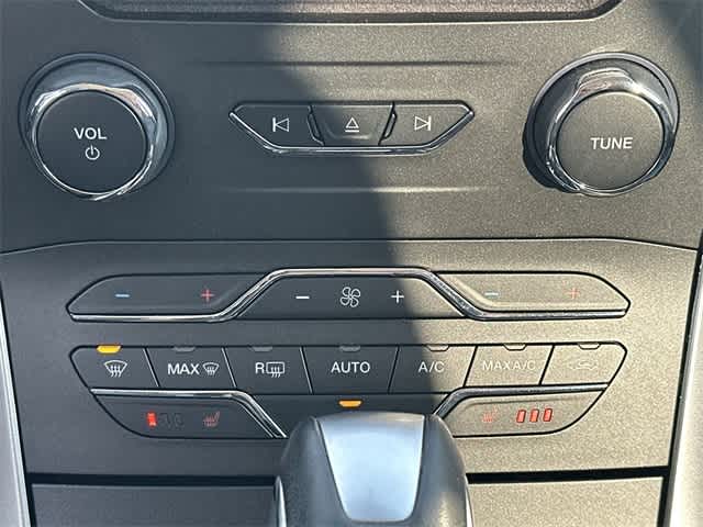 Thumbnail: 2017 Ford Edge - 16