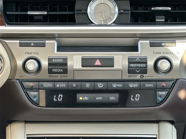 Thumbnail: 2017 Lexus ES - 17