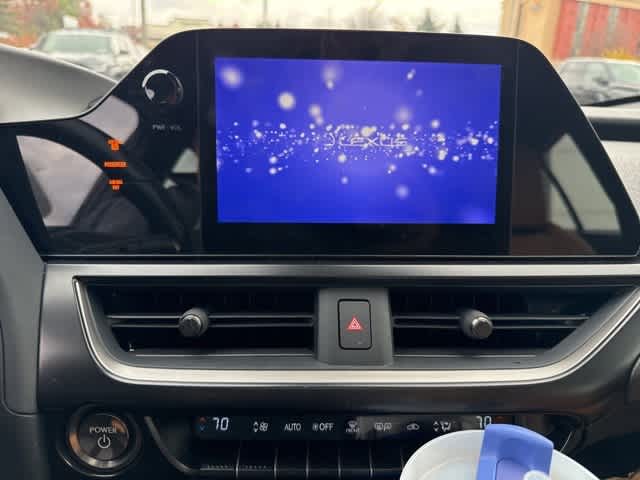 Thumbnail: 2023 Lexus UX - 9