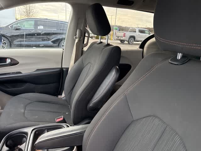 Thumbnail: 2019 Chrysler Pacifica - 6