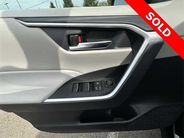 Thumbnail: 2022 Toyota RAV4 - 16