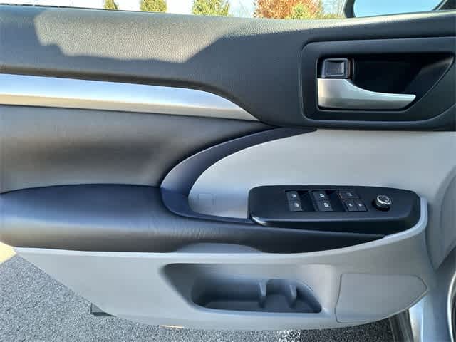 Thumbnail: 2018 Toyota Highlander - 19