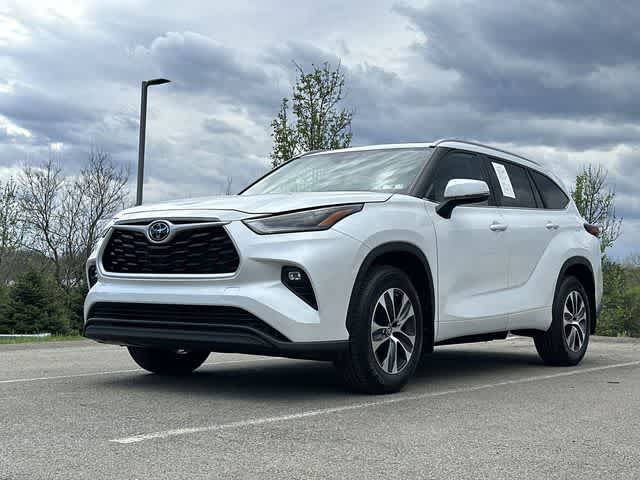 Thumbnail: 2023 Toyota Highlander - 31