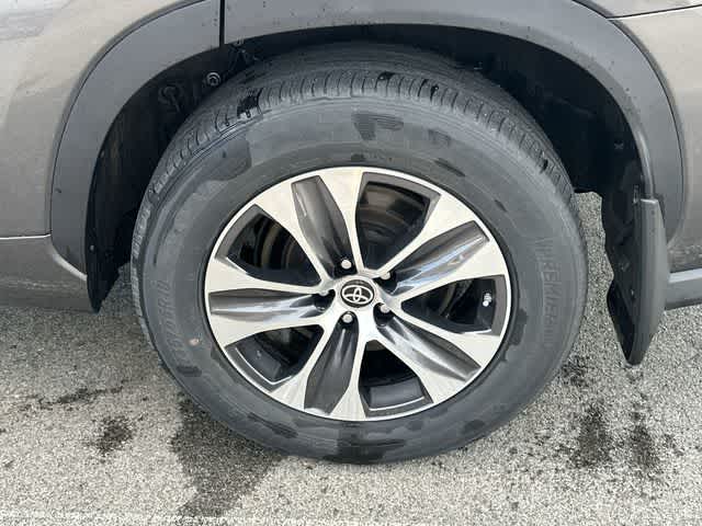 Thumbnail: 2023 Toyota Highlander - 5