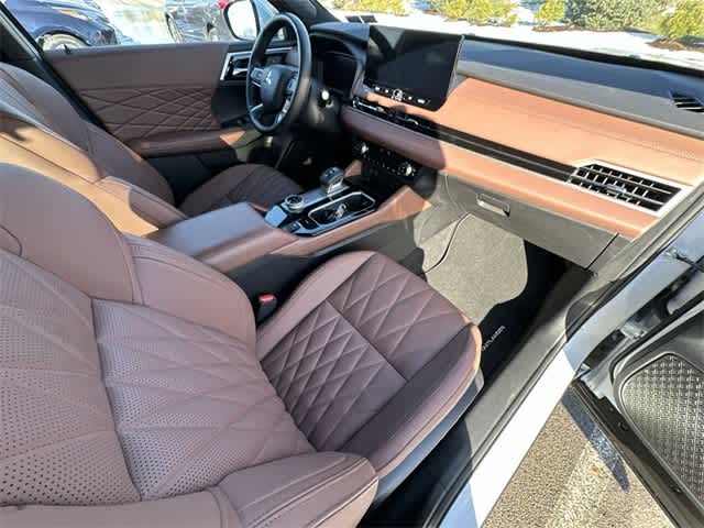 Thumbnail: 2025 Mitsubishi Outlander - 24