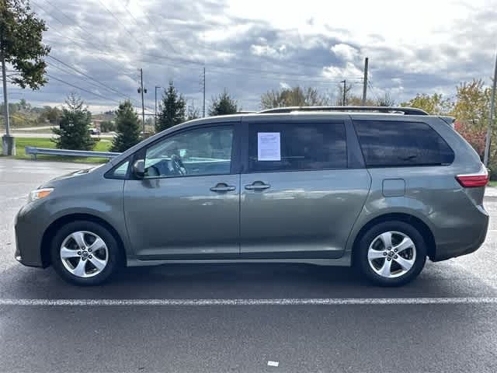 Used 2018 Toyota Sienna LE 8 Passenger Van Passenger Van