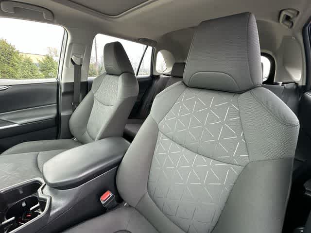 Thumbnail: 2022 Toyota RAV4 - 16