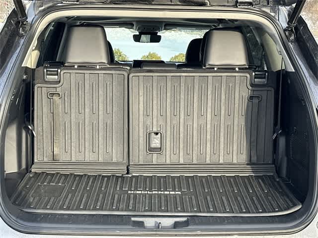 Thumbnail: 2023 Toyota Highlander - 23