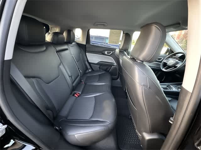 Thumbnail: 2022 Jeep Compass - 24