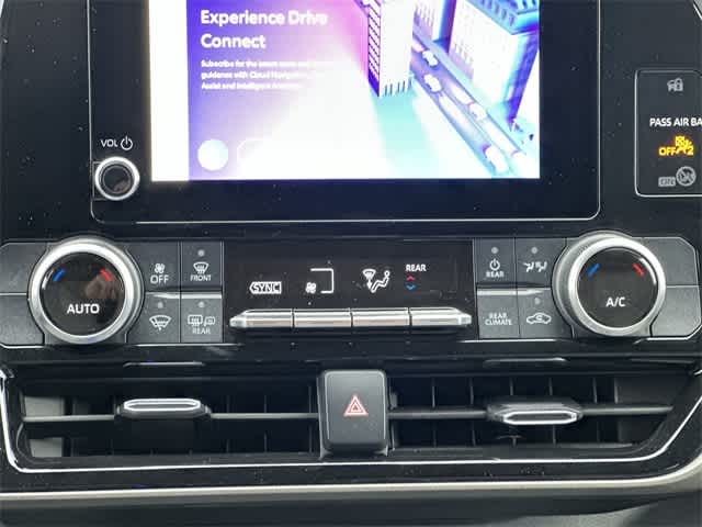 Thumbnail: 2023 Toyota Highlander - 14