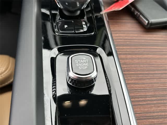 Thumbnail: 2023 Volvo XC60 - 11