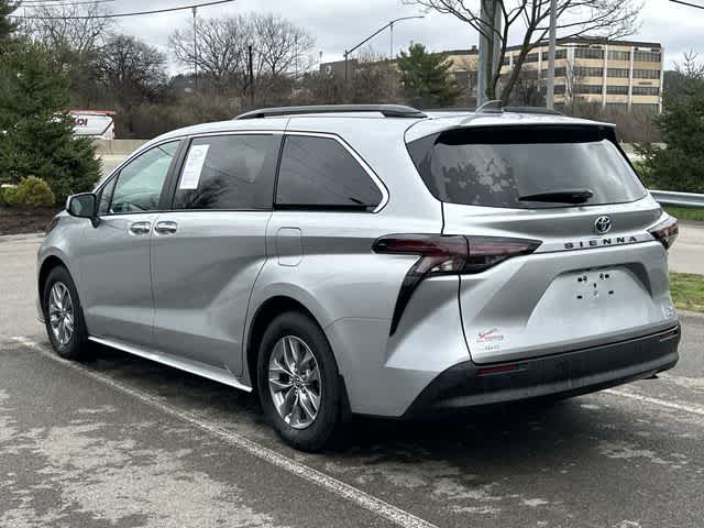 Thumbnail: 2023 Toyota Sienna - 22