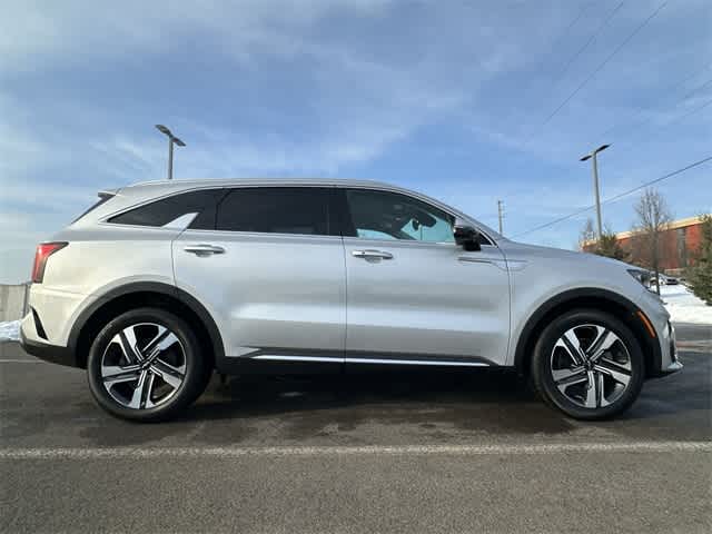 Thumbnail: 2023 Kia Sorento - 3