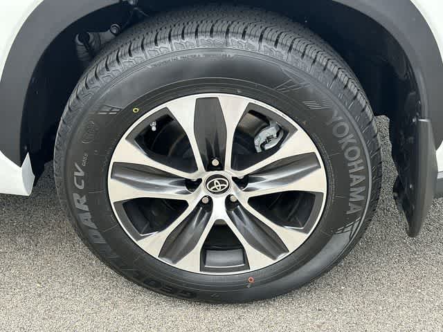 Thumbnail: 2023 Toyota Highlander - 5