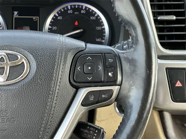 Thumbnail: 2017 Toyota Highlander - 10