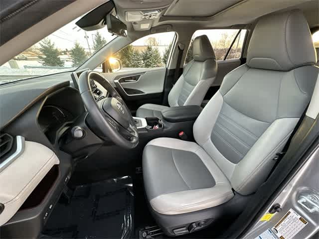 Thumbnail: 2019 Toyota RAV4 - 17