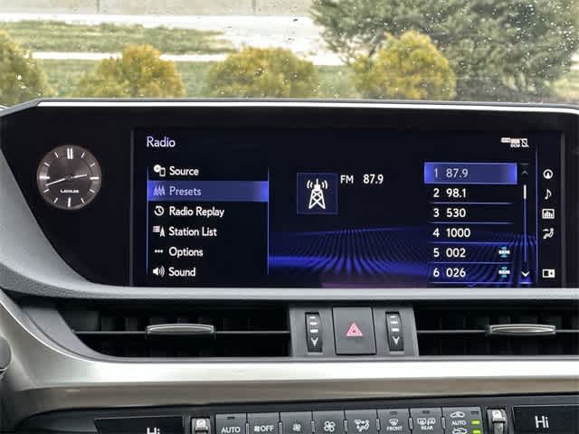 Thumbnail: 2021 Lexus ES - 11