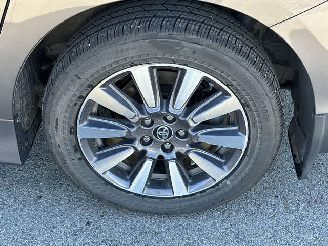 Thumbnail: 2020 Toyota Sienna - 4