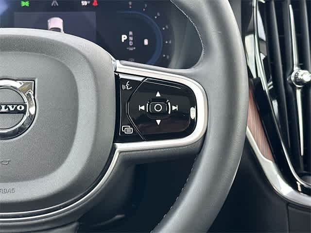 Thumbnail: 2025 Volvo S60 - 10