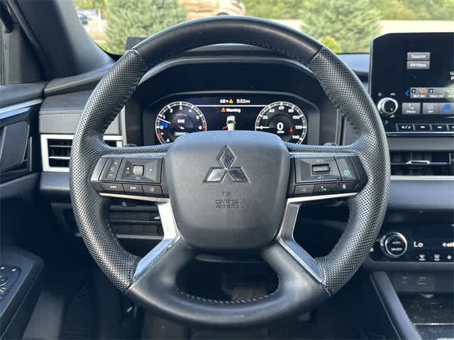 Thumbnail: 2023 Mitsubishi Outlander - 7