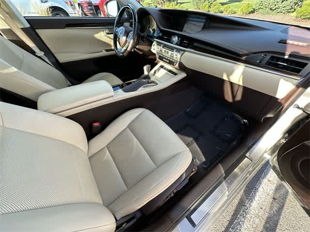 Thumbnail: 2017 Lexus ES - 23