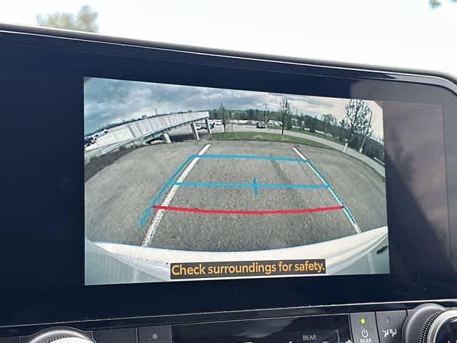 Thumbnail: 2023 Toyota Highlander - 14